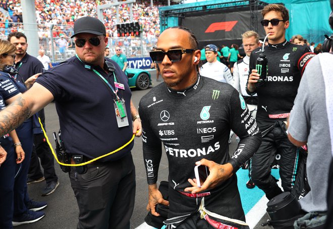 Lewis Hamilton še ni podaljšal pogodbe z Mercedesom. FOTO: Mike Segar/Reuters