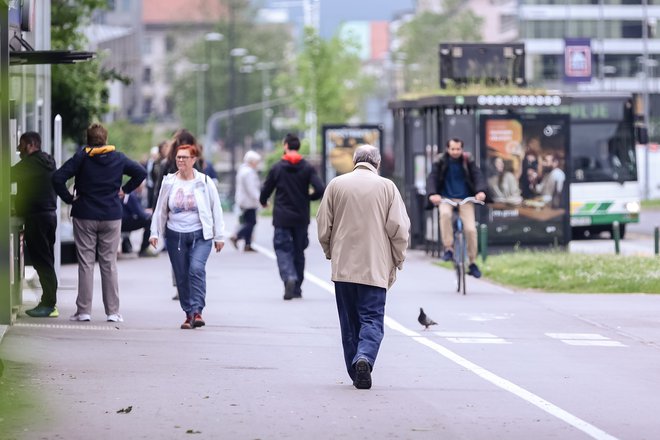 Predsednik vlade je najavil paket za lajšanje stisk upokojencev. FOTO: Črt Piksi/Delo