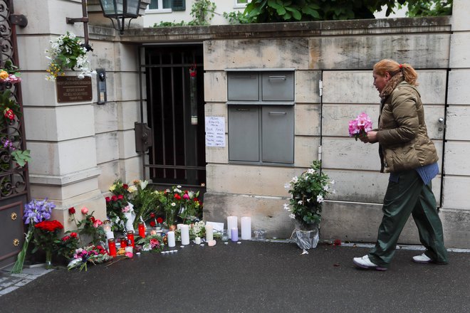 Pred domom Tine Turner v Švici. FOTO: Denis Balibouse/Reuters