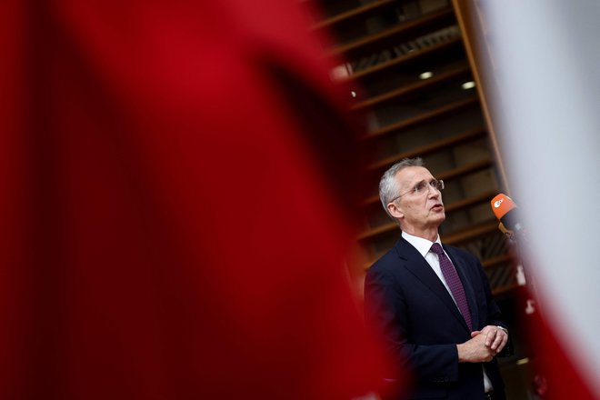 Generalni sekretar Nata Jens Stoltenberg kljub velikim ruskim izgubam pričakuje dolg potek vojne. FOTO:  Kenzo Tribouillard/AFP