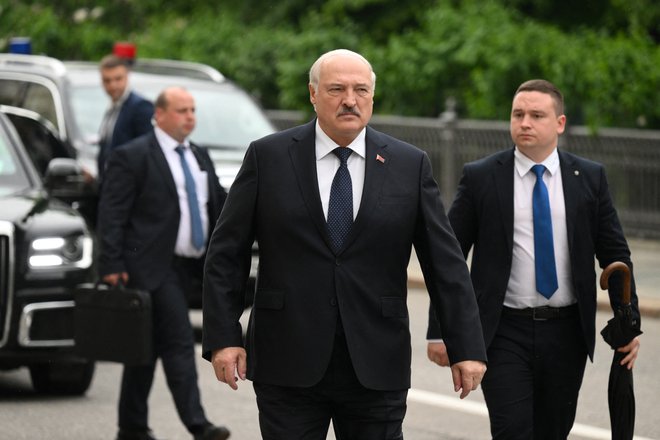 Beloruski predsednik Aleksander Lukašenko je na evrazijskem gospodarskem forumu v Moskvi potrdil selitev ruskega jedrskega orožja. FOTO: Sputnik Via Reuters