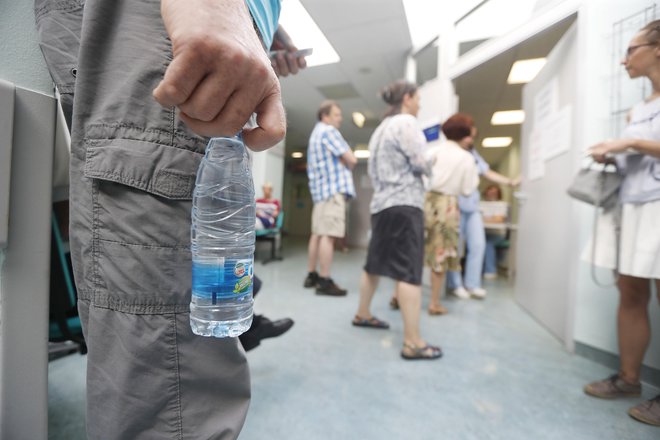 Če bi plastenke vračali v trgovine, bi jih lahko reciklirali v nove plastenke, pravijo zagovorniki kavcijskega sistema. FOTO: Leon Vidic/Delo