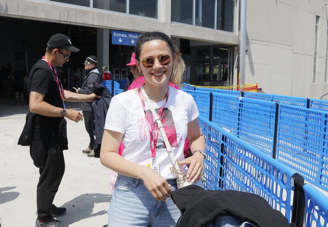 Primoževa največja navijačica med kronometrom na Svetih Višarjah. FOTO: Jože Suhadolnik/Delo