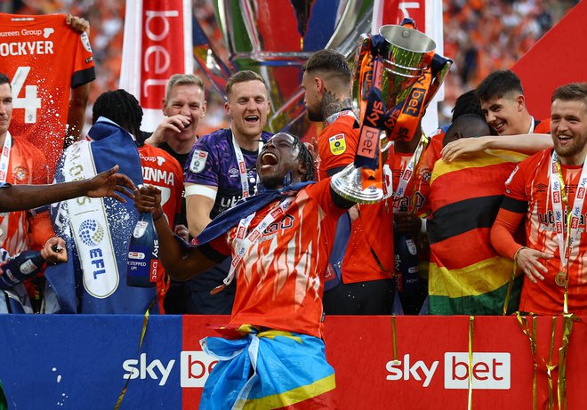 Igralci Luton Towna so slavili napredovanje v premier league. FOTO: Matthew Childs/Reuters