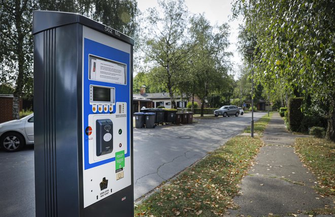 Na mestnih parkomatih se bodo cene dvignile za deset centov. FOTO: Jože Suhadolnik/Delo