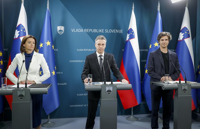 Vlada je v prvem letu delovanja izpolnila glavno obljubo in željo ljudi – ponovno živeti v normalni državi, je ob prvi obletnici vlade dejal premier Robert Golob. FOTO: Jože Suhadolnik/Delo