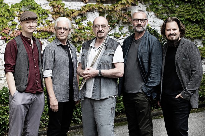 Ian Anderson in Jethro Tull so za vedno povezali flavto z rock glasbo. Foto Assunta Opahle