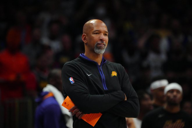 May 1, 2023; Denver, Colorado, USA; Phoenix Suns head coach Monty Williams during second half against the Denver Nuggets during game two of the 2023 NBA playoffs at Ball Arena. Mandatory Credit: Ron Chenoy-USA TODAY Sports Foto Ron Chenoy Usa Today Sports Via Reuters Con