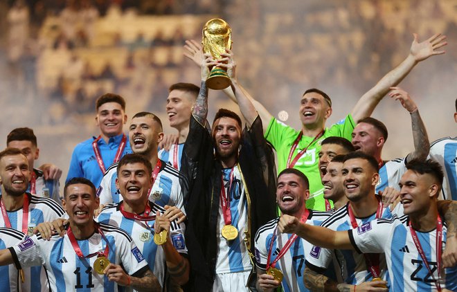Argentinska nogometna reprezentanca in njihov največji zvezdnik Lionel Messi so dragi. FOTO: Carl Recine/Reuters