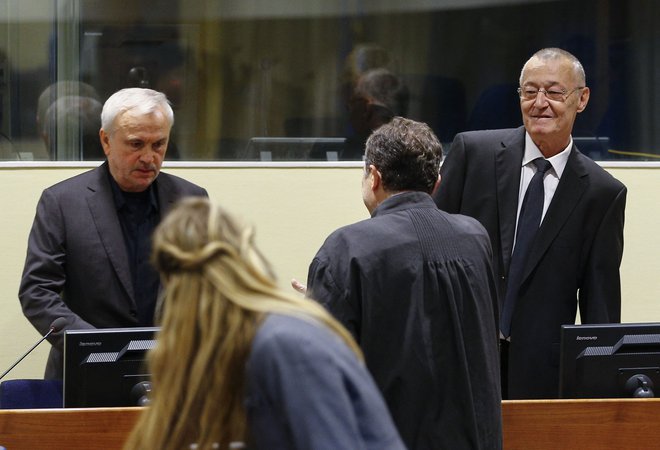 Jovica Stanišić (levo) in Franko Simatović (desno) sta prva srbska uradnika, obsojena zaradi zločinov na ozemlju BiH. Foto Michael Kooren/AFP