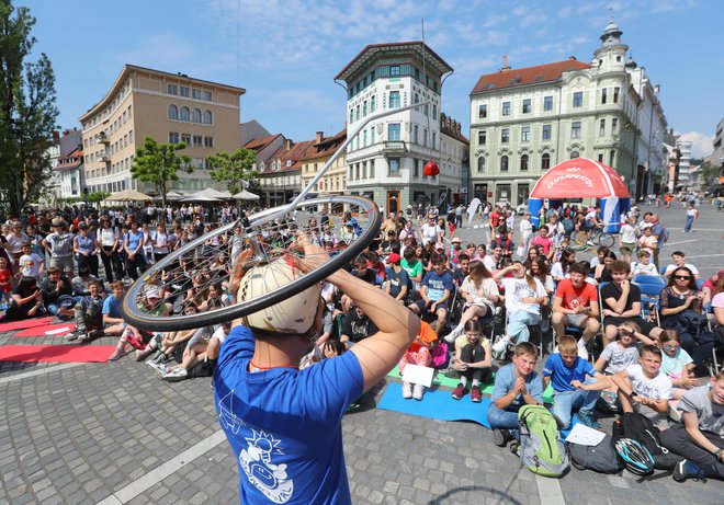 Namenjen je vsem, ki so še vedno radovedni. Znanstival je lahko tudi nevaren, ker lahko poklicne ambicije otrok postavi na glavo. FOTO: Dejan Javornik