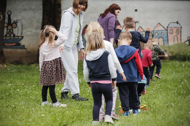 Predsednica Skupnosti vrtcev Slovenije Silvija Komočar pravi, da stroka priporoča heterogene oddelke, torej oddelke z različno starimi otroki, a odločitve niso črno-bele. FOTO: Uroš Hočevar