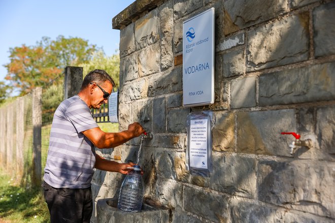 Novo formulo za oblikovanje cene vode bo določal strošek, ki ga ima Kraški vodovod pri dobavi Rižanskemu vodovodu, ob upoštevanju omrežnine. FOTO: Črt Piksi/Delo