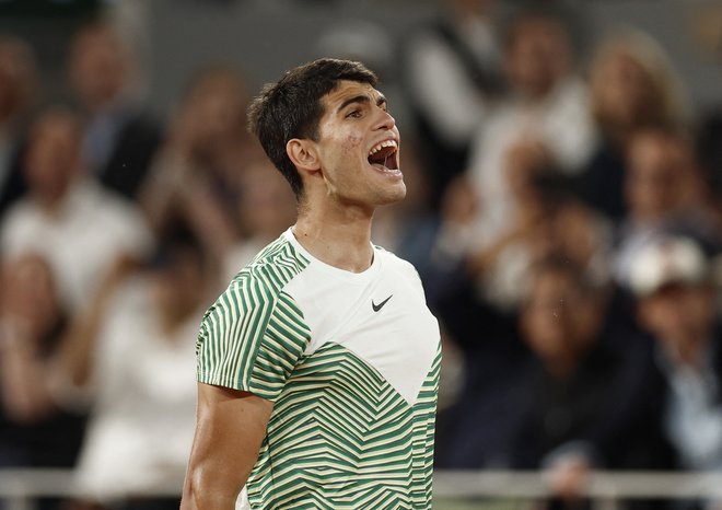 Tennis - French Open - Roland Garros, Paris, France - June 6, 2023 Spain's Carlos Alcaraz celebrates after winning his quarter final match against Greece's Stefanos Tsitsipas REUTERS/Benoit Tessier Foto Benoit Tessier Reuters