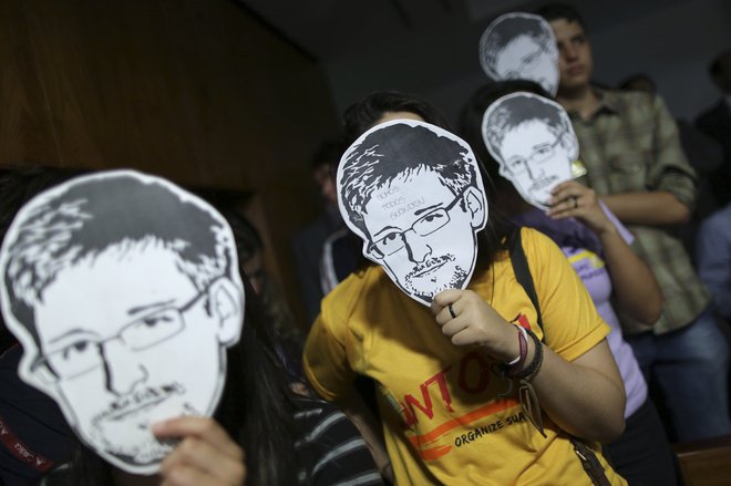 Snowden je ob razkritju poudarjal, da si ljudje zaslužijo vedeti, kaj počenja NSA ter kako jih vlade nadzorujejo brez njihovega vedenja in vdirajo v njihovo zasebnost. FOTO: Ueslei Marcelino/Reuters