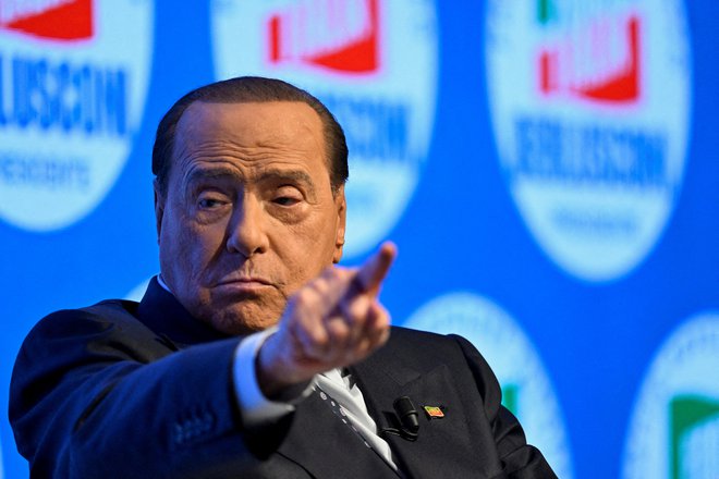 V zadnji letih je bil Silvio Berlusconi večkrat v bolnišnici. Zdravniki so sporočili, da je tokrat na rednih pregledih zaradi kronične levkemije. FOTO: Flavio Lo Scalzo/Reuters