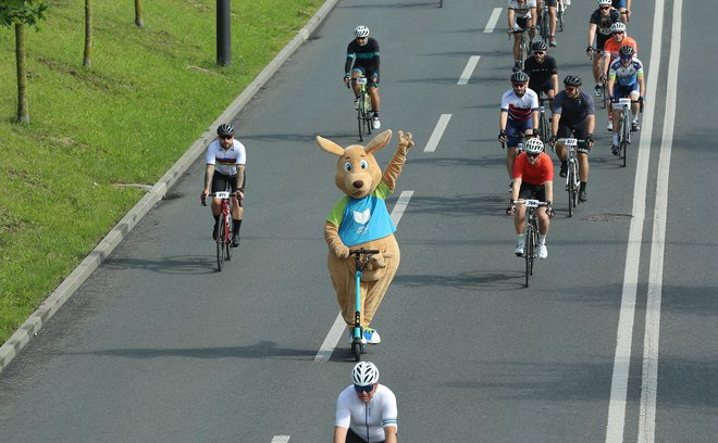 Rekreativni in amaterski kolesarji so se s starta velikega maratona (156 km) podali ob 9. uri in najhitrejši okoli štiri ure kasneje sklenili največji slovenski kolesarski praznik. FOTO: Jože Suhadolnik/Delo