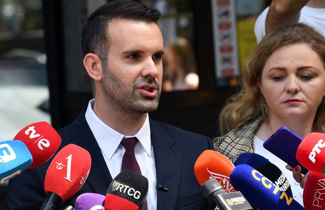 Milojko Spajić, predsednik gibanja Evropa zdaj, ki mu napovedujejo največ možnosti za zmago na črnogorskih parlamentarnih volitvah, bo na izide čakal še nekaj ur. FOTO: Savo Prelevic/Afp