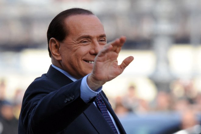 Silvio Berlusconi je v političnih pripovedkah evropskega Zahoda veljal za »tipičnega Italijana«, iznajdljivega, prilagodljivega, prijaznega, všečnega in zvitega. FOTO: Giuseppe Cacace/AFP