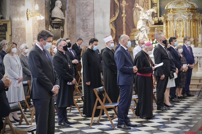 Tako Borut Pahor kot Janez Janša sta se v prejšnjih letih udeleževala svete maše za domovino. FOTO: Uroš Hočevar/Delo