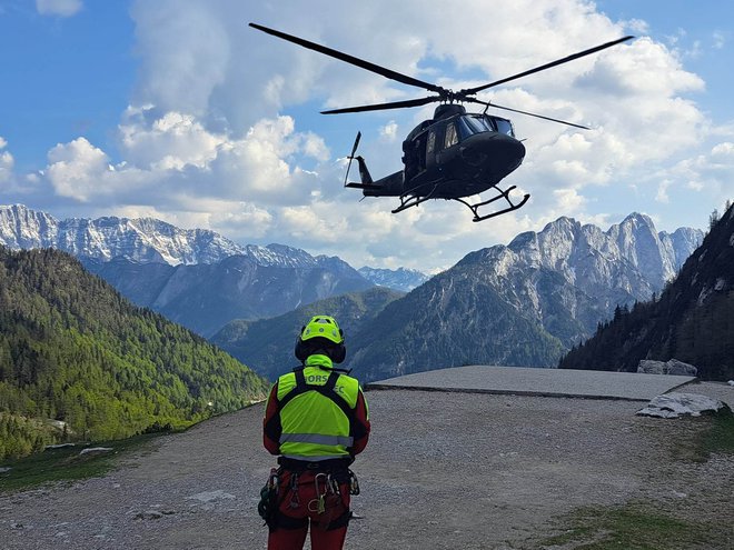 S Prisojnika v Julijskih Alpah so letos že reševali pogumneža v športnih copatih. FOTO: GRZS