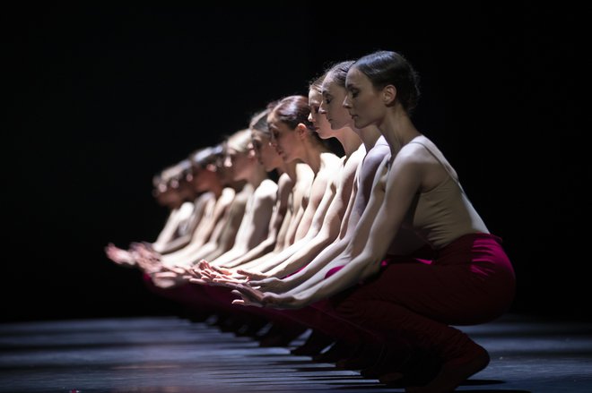 »Prihodnji četrtek bomo zavrteli kolo sreče,« je povedal koreograf in umetniški direktor Baleta SNG Maribor Edward Clug ob napovedi predstave Carmina Burana. FOTO: Tiberiu Marta