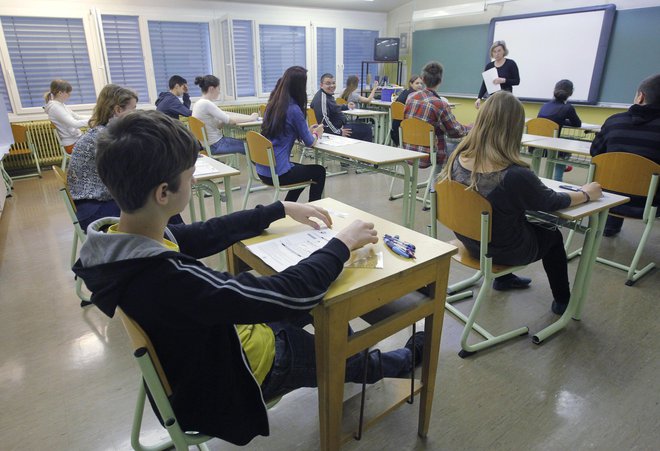 Po podatkih ministrstva za vzgojo in izobraževanje osnovno šolo v letošnjem šolskem letu zaključuje 21.571 učencev. FOTO: Leon Vidic/Delo