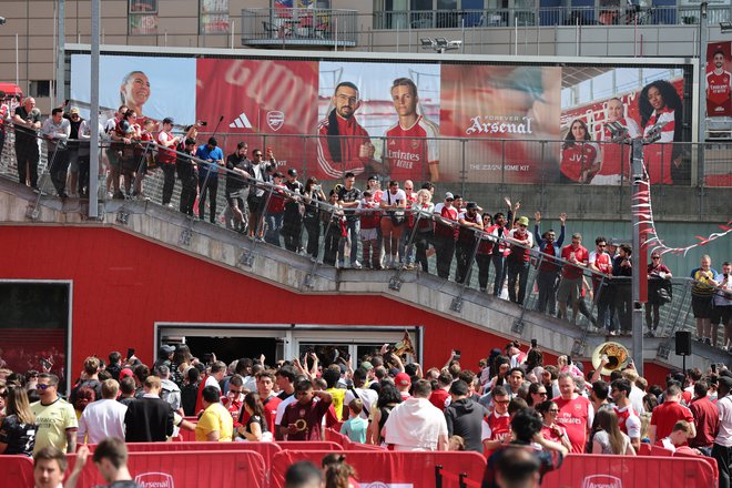 Prizor izpred tekme med Arsenalom in Wolverhamptonom v angleškem prvenstvu. FOTO: David Klein/Reuters