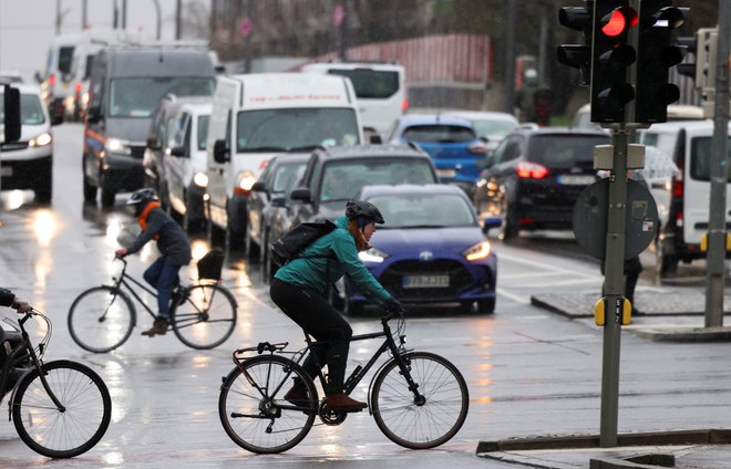 Sprememb zakona o boju proti podnebnim spremembam so lahko ­najbolj veseli na ministrstvu za promet. FOTO: Lukas Barth/Reuters