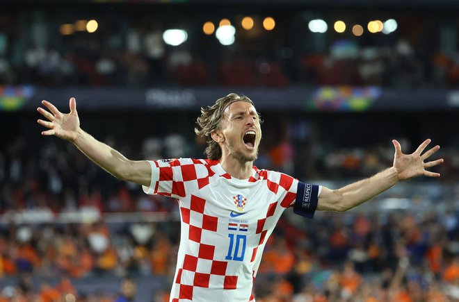 Z novo imenitno predstavo je Luka Modrić vodil hrvaško reprezentanco k jutrišnjem velikem finalu lige narodov. FOTO: Wolfgang Rattay/Reuters