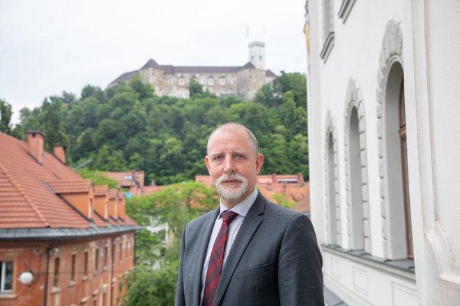 Prof. dr. Gregor Majdič je kot znanstvenik nekje vmes – med veterino in medicino. FOTO: Voranc Vogel