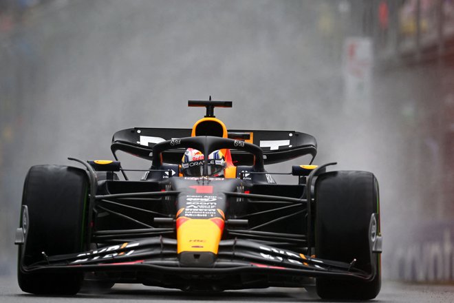 Max Verstappen ne popušča v boju za nov naslov svetovnega prvaka. FOTO: Dan Mullan/AFP