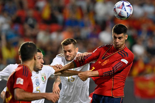 Španski nogometaši so bili v derbiju Sredozemlja boljši od Italije, zdaj je pred njimi veliki finale s Hrvaško. FOTO: John Thys/AFP