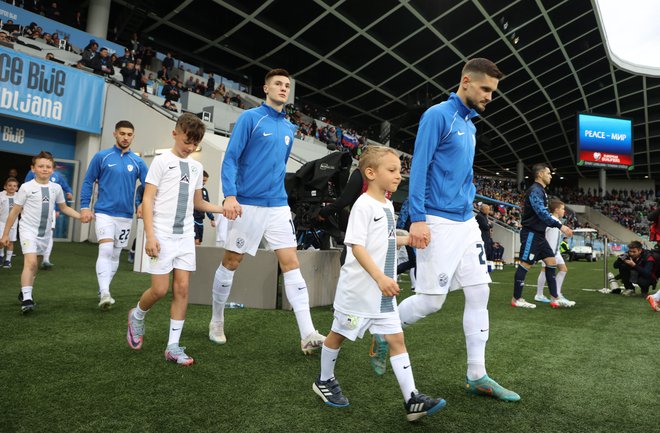 Slovenski nogometaši so v prvih treh kolih kvalifikacij za euro 2024 osvojili šest točk. FOTO: Borut Živulović/Reuters