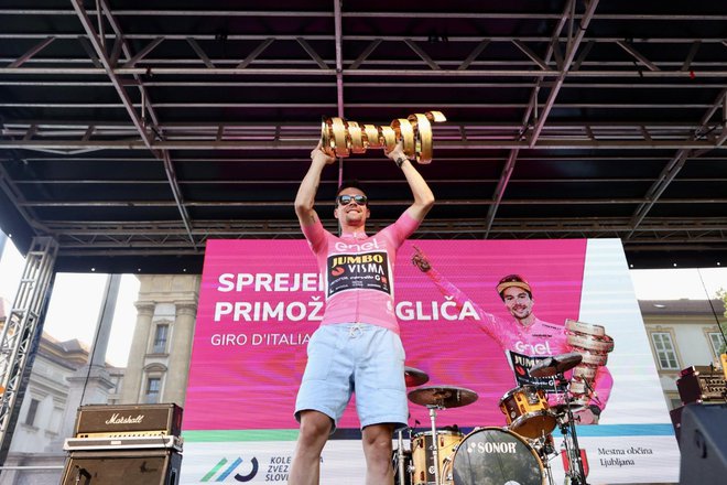 Po zaslugi Primoža Rogliča je po Vuelti in Touru tudi Giro slovenski. FOTO: Črt Piksi