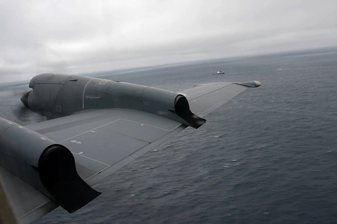 Tudi pomorsko nadzorno letalo CP-140 Aurora s 14 krili kraljevih kanadskih zračnih sil išče pogrešano podmornico. FOTO: Canadian Forces via Reuters