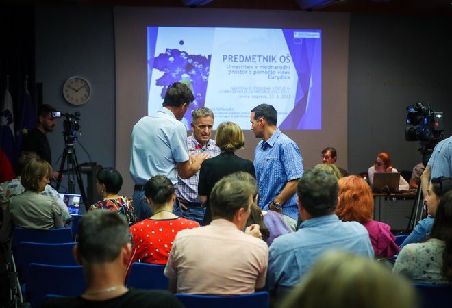 Na javni razpravi o predmetniku so govorili večinoma o drugem tujem jeziku, gibanju in računalništvu. FOTO: Matej Družnik/Delo