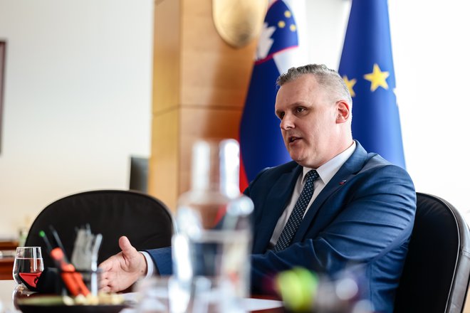 Kar se tiče povezljivosti, je Slovenija zgledna članica, nadpovprečna, povezljiva z sosednjimi energetskimi sistemi, je povedal minister Bojan Kumer. FOTO: Črt Piksi