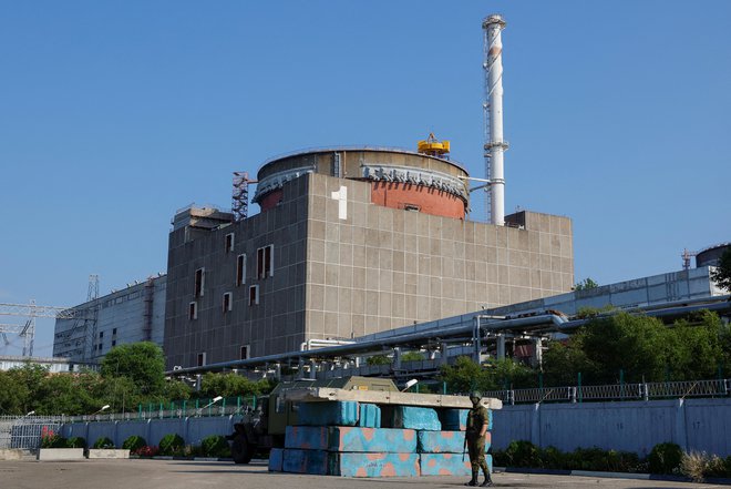 Zaskrbljenost zaradi varnosti jedrske elektrarne Zaporožje obstaja od začetka ruske invazije na Ukrajino. FOTO:  Alexander Ermochenko/Reuters