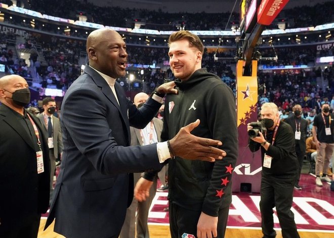 Michael Jordan uspešno sodeluje tudi z Luko Dončićem. FOTO: Charlotte Hornets