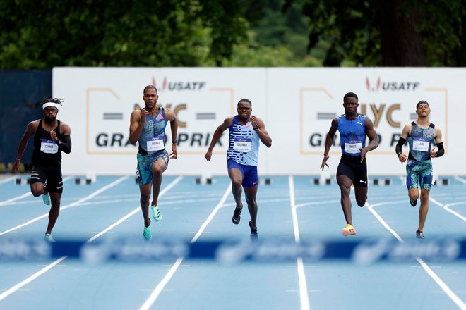 Zharnel Hughes (drugi z leve) je v New Yorku prepričljivo premagal tekmece v šprintu na 100 metrov. FOTO: Sarah Stier/AFP