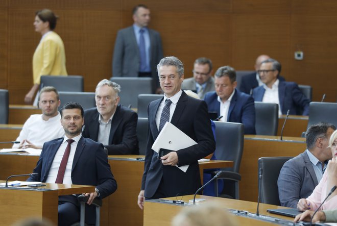 Državni zbor se bo še dvakrat sestal na izredni seji; premier Robert Golob je namreč želel, da bi vsaj kakšen zakon zdravstvene reforme sprejeli pred počitnicami. FOTO: Jože Suhadolnik