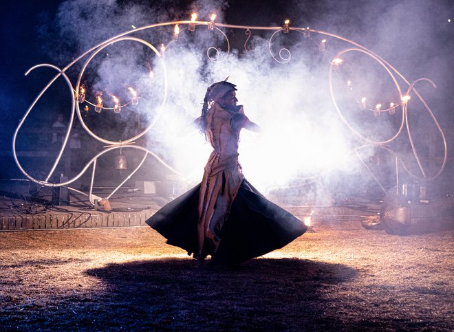 Italijanska skupina Opera Fiammae se bo predstavila s spektaklom ­Orakelj. FOTO: Promocijsko gradivo