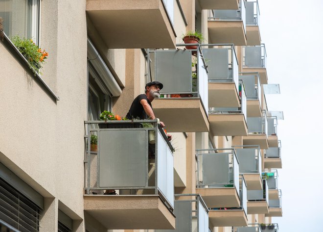 Nepremičninski trg se ohlaja, kar se izraža tako v povpraševanju po stanovanjskih posojilih kot v upadu prodaj stanovanj. FOTO: Matej Družnik/Delo