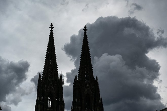 Da se bo dramatično zmanjševanje članov katoliške cerkve pospešilo, je bilo jasno že na začetku lanskega leta, saj je do eksplozije uradnih izpisov prišlo po objavi poročila o spolnih zlorabah otrok v münchenski in freisinški nadškofiji med letoma 1945 in 2019. FOTO: Ina Fassbender/AFP