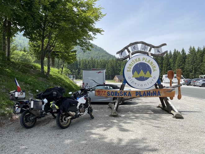 Na Soriški planini je priložnost za krajši postanek. FOTO: Blaž Kondža