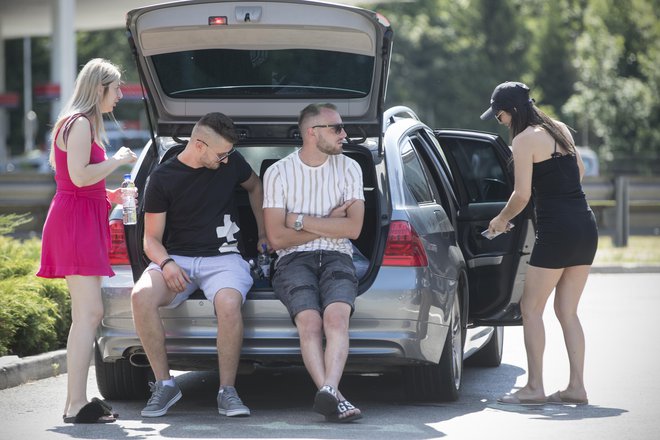 Postanek s kratkim sprehodom bo prijeten tako za voznika kot sopotnike. FOTO: Jure Eržen