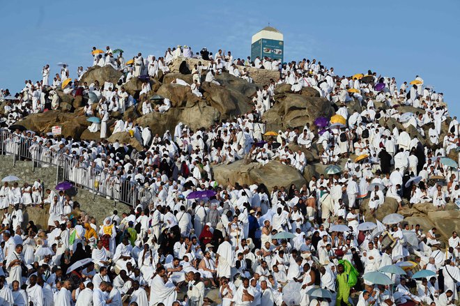 Romarji na gori Arafat. FOTO: Sajjad Hussain/AFP