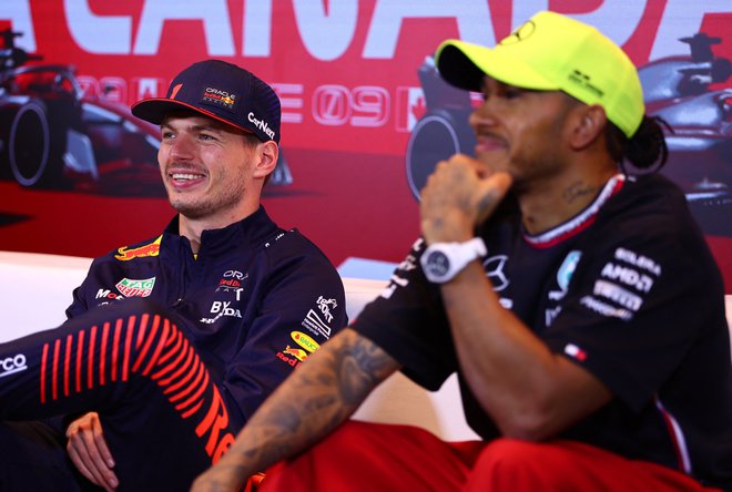 Lewis Hamilton (desno) bi z novim pravilom upočasnil Maxa Verstappna. FOTO: Evan Buhler/Reuters