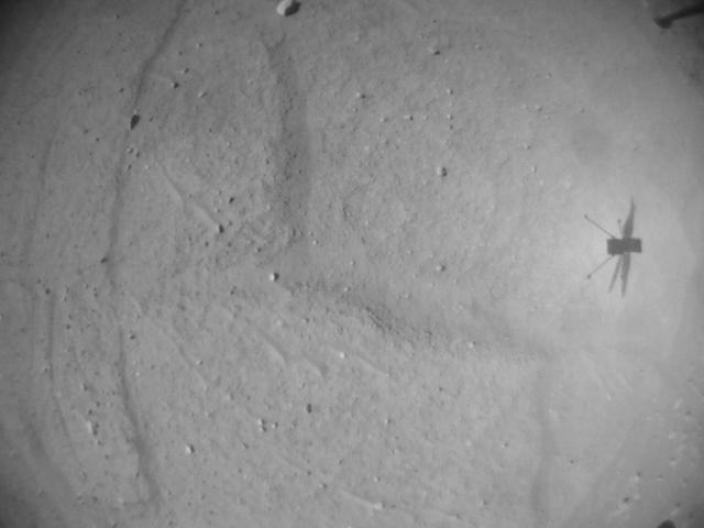 Površje Marsa, kot ga je na 52. poletu videl mali letalnik. FOTO: JPL/NASA

 